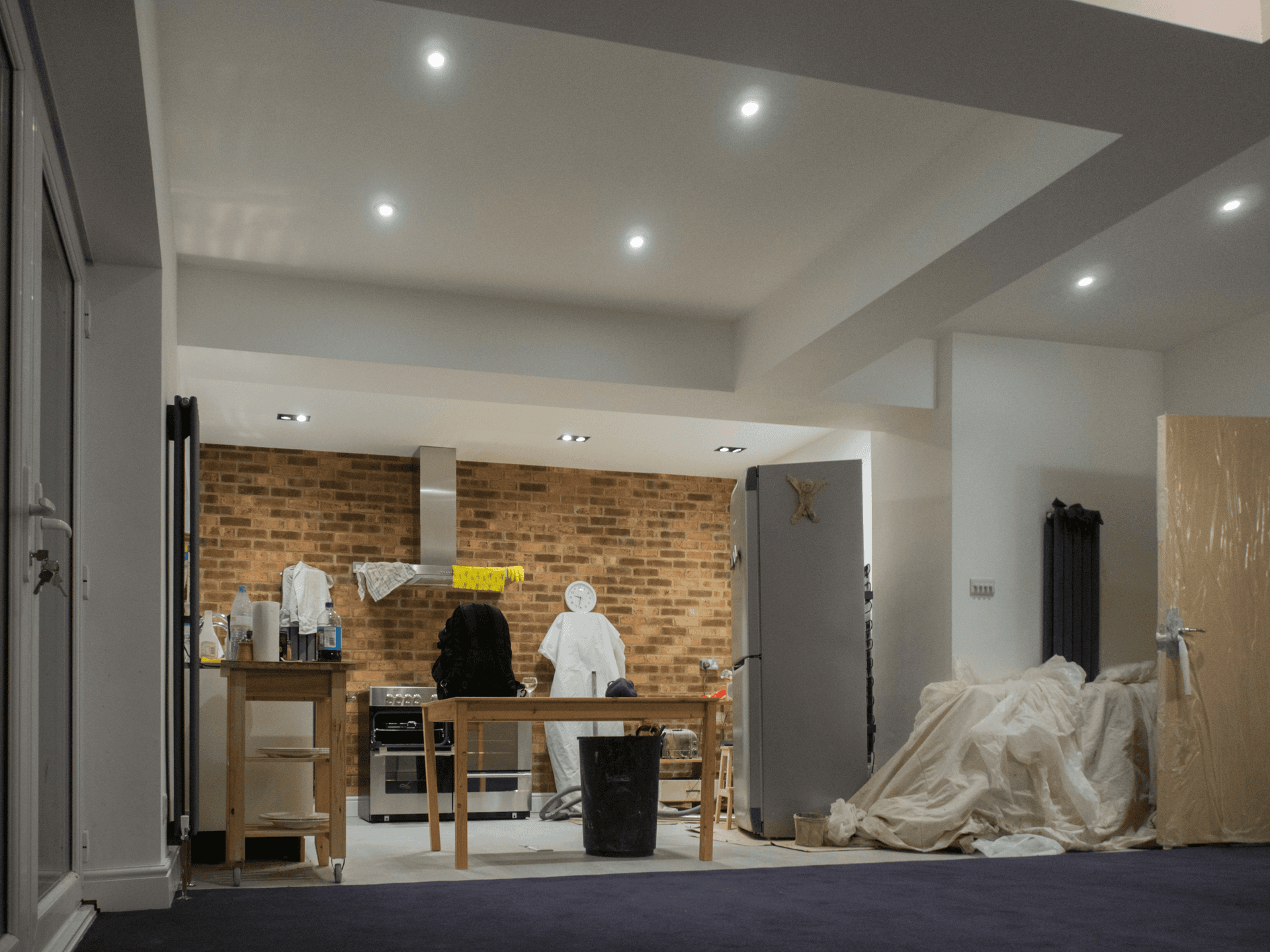 Projeto de drywall com detalhes de teto e iluminação