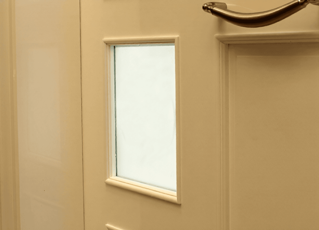 Moldura reta em drywall com linhas simples