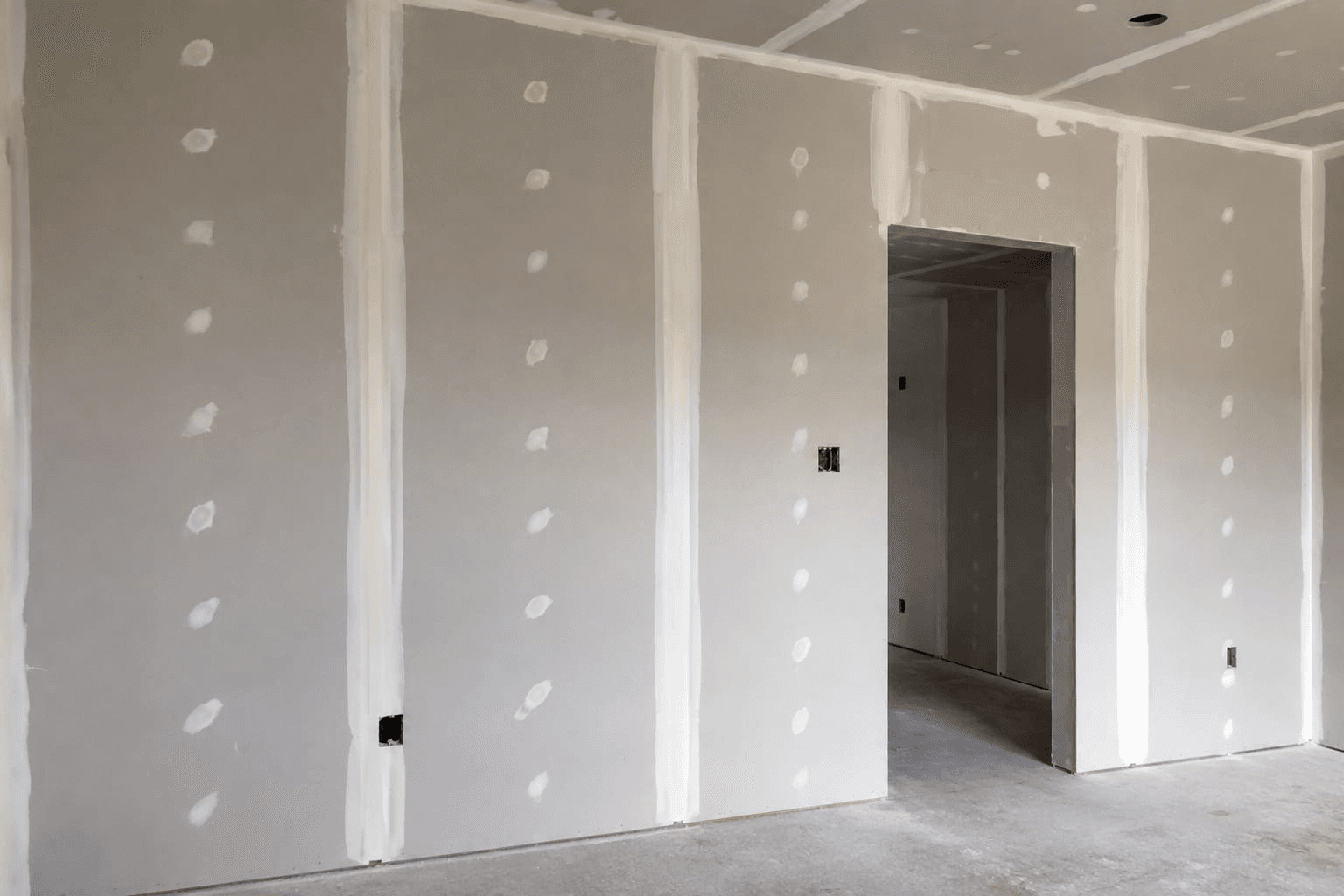 Montagem de parede e divisória em drywall